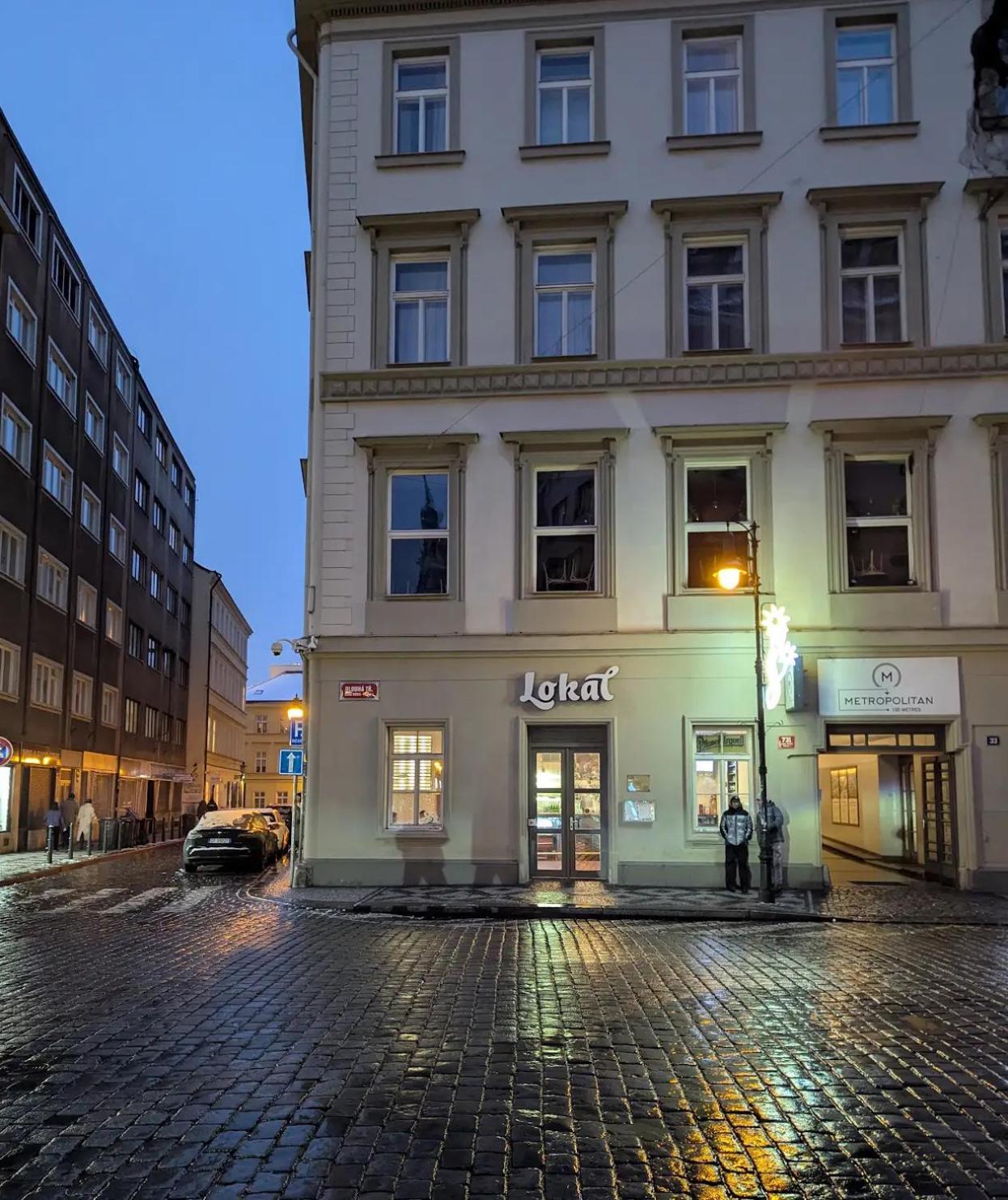 Lokal Apartment Praag Buitenkant foto